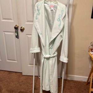 Moon Dance Robe Embroidered W/ Pockets Size 1x light green MWOT